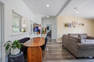 Clarinda Ave-S2704-011.jpg