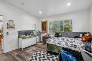 Clarinda Ave-S2704-020.jpg