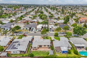 Clarinda Ave-S2704-042.jpg