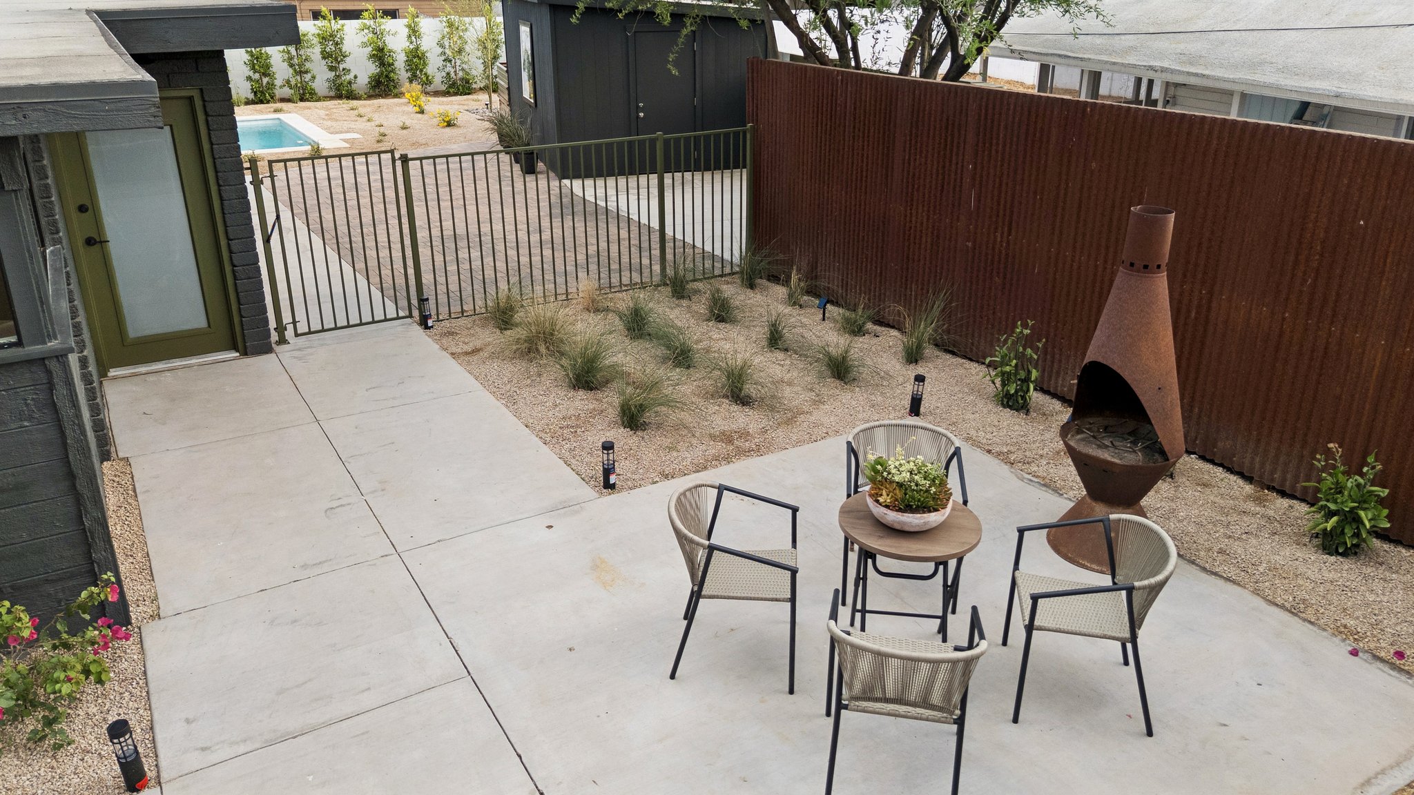 8015 E Coronado Rd - 005.jpg