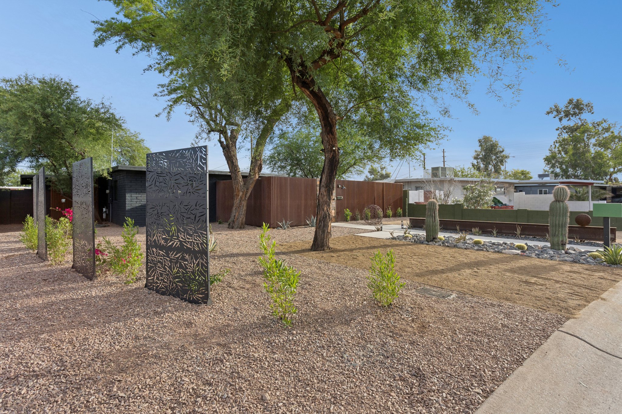 8015 E Coronado Rd - 001 (2).jpg