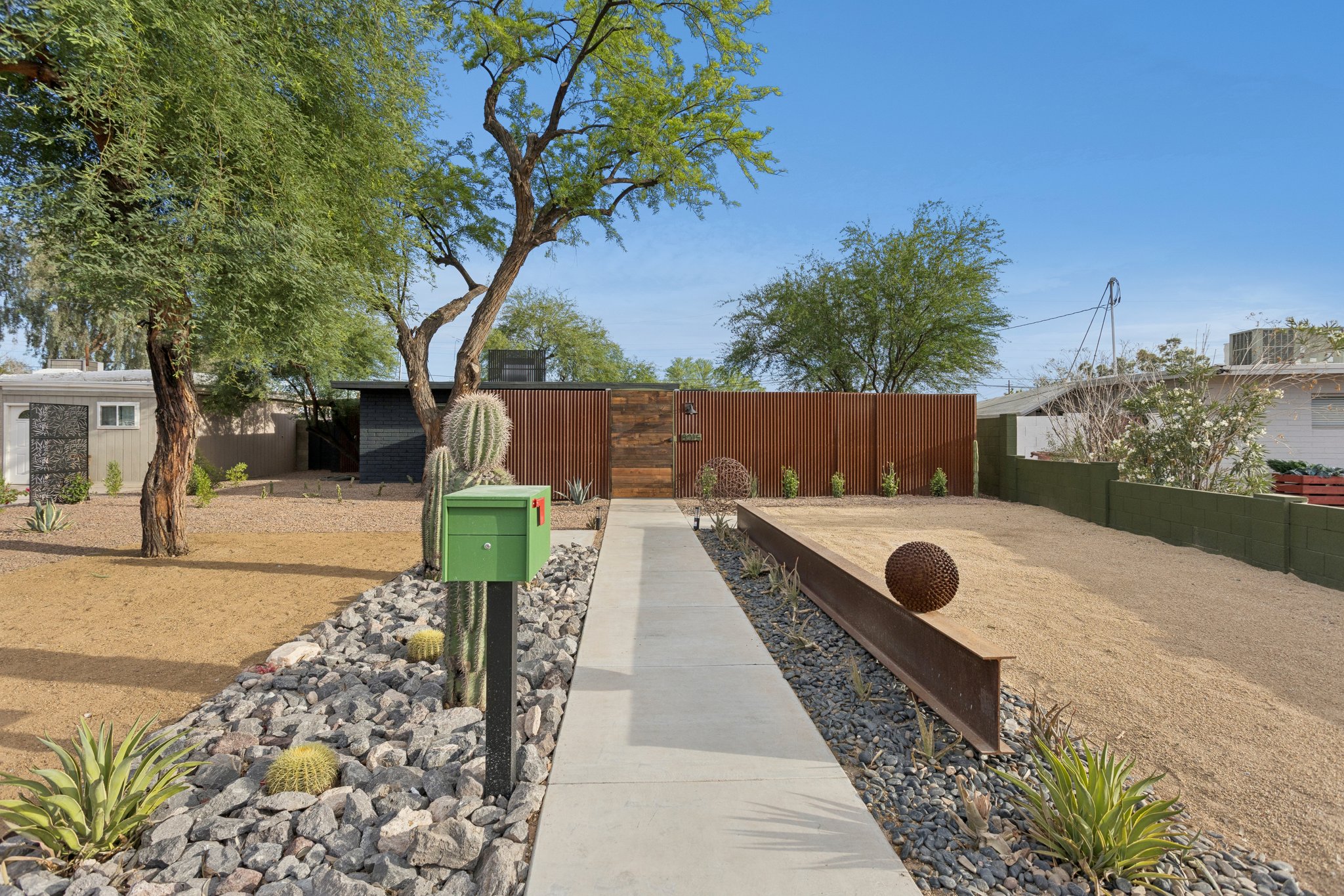 8015 E Coronado Rd - 003 (2).jpg