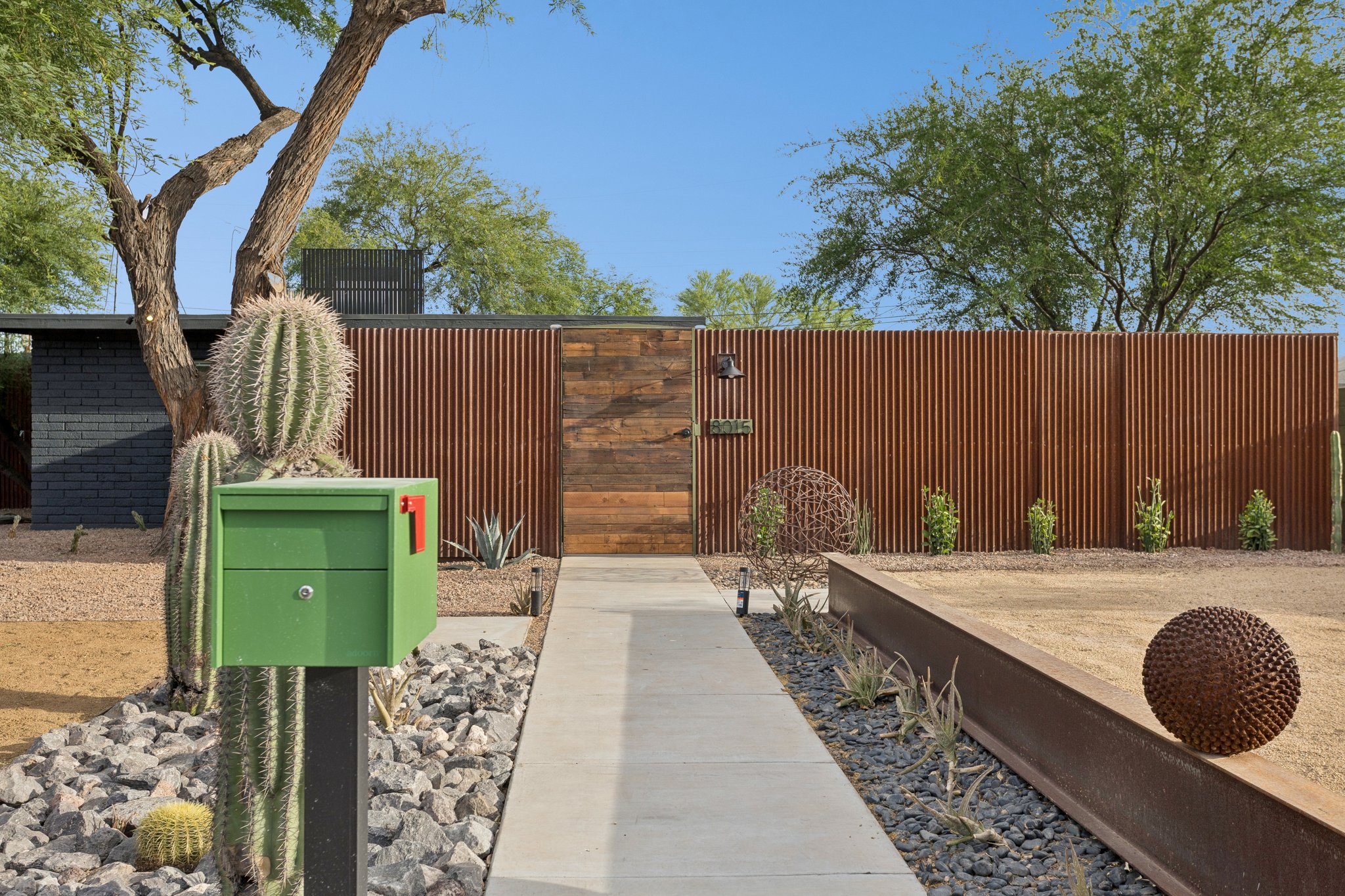 8015 E Coronado Rd - 004 (2).jpg