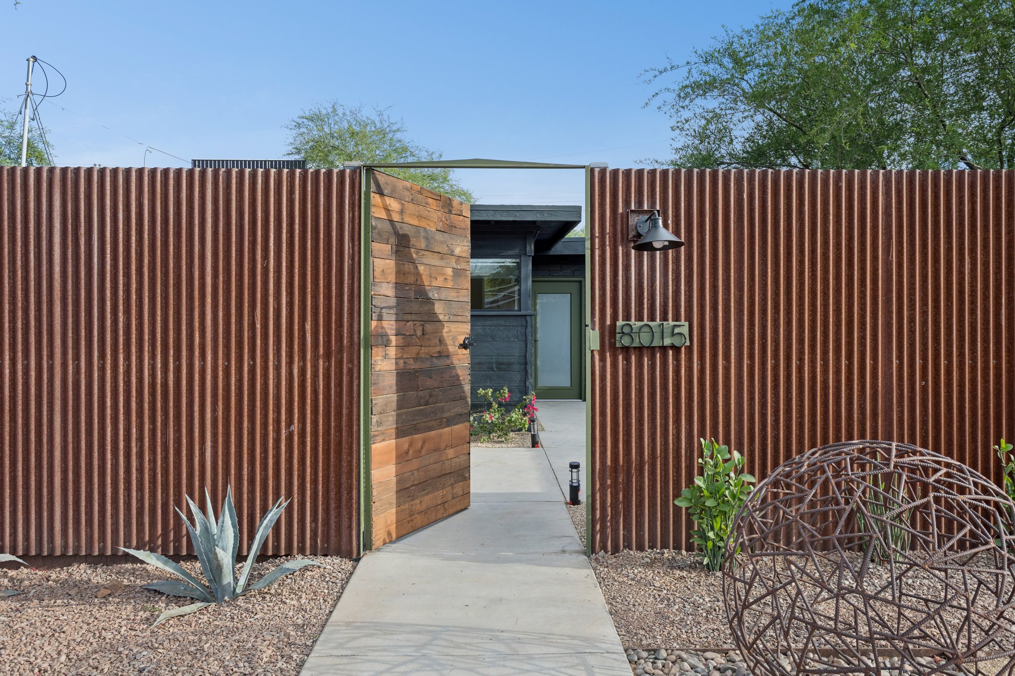 8015 E Coronado Rd - 005 (2).jpg