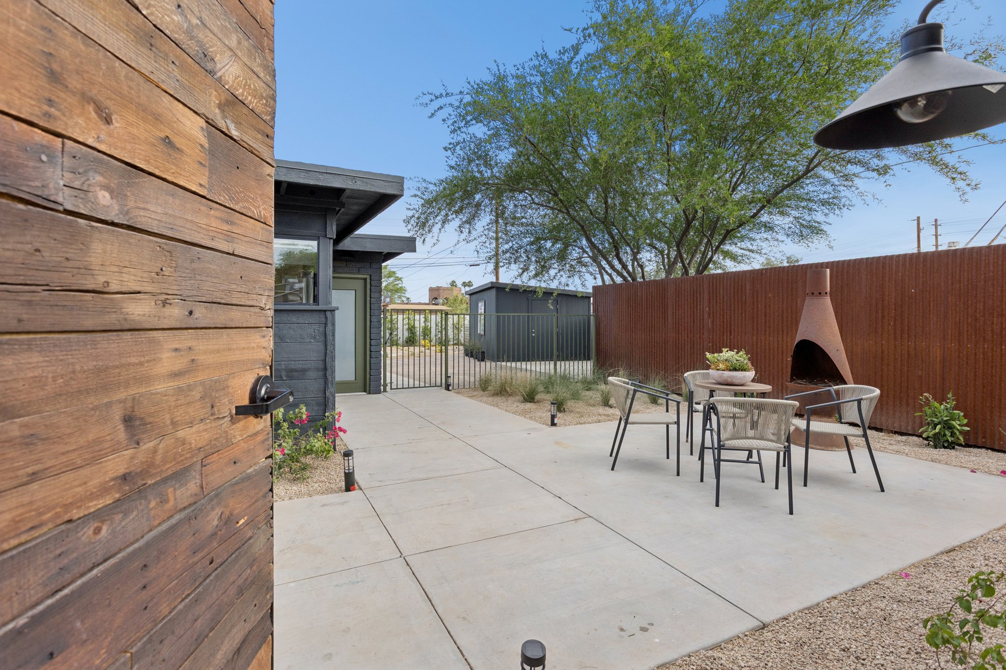 8015 E Coronado Rd - 006 (2).jpg