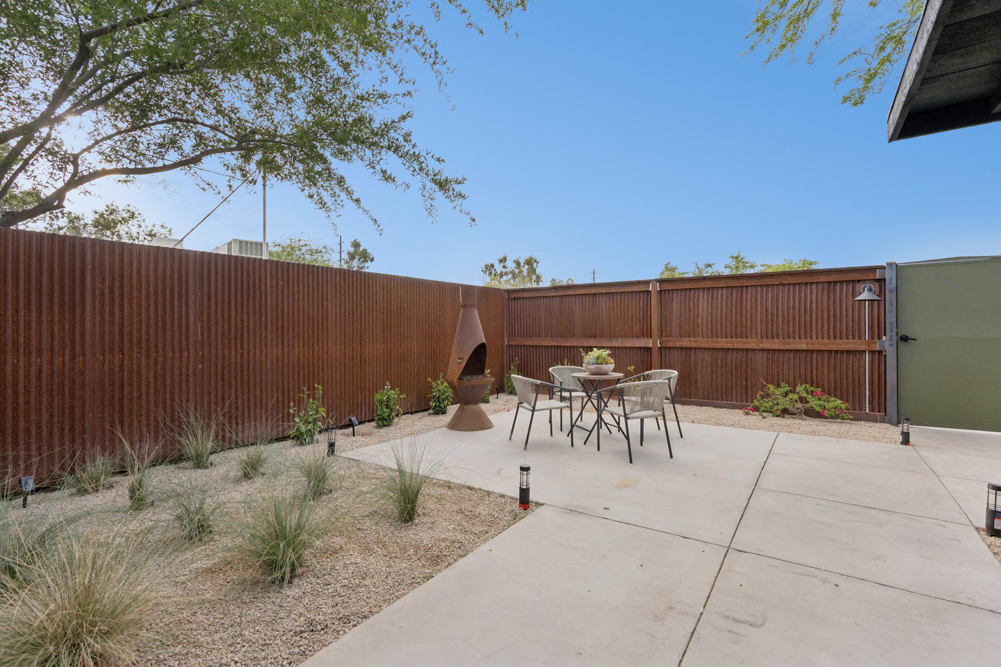 8015 E Coronado Rd - 040.jpg