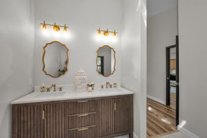 Primary Bathroom 1c