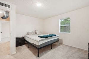 Eagle Creek Dr-S1103-021.jpg