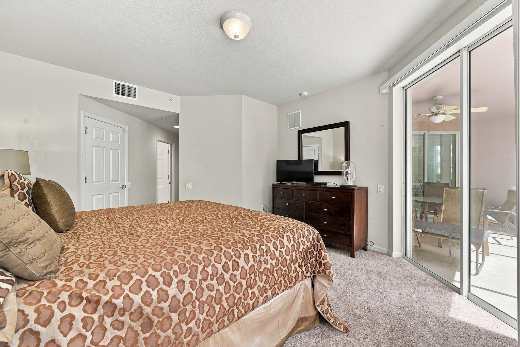Primary Bedroom1b