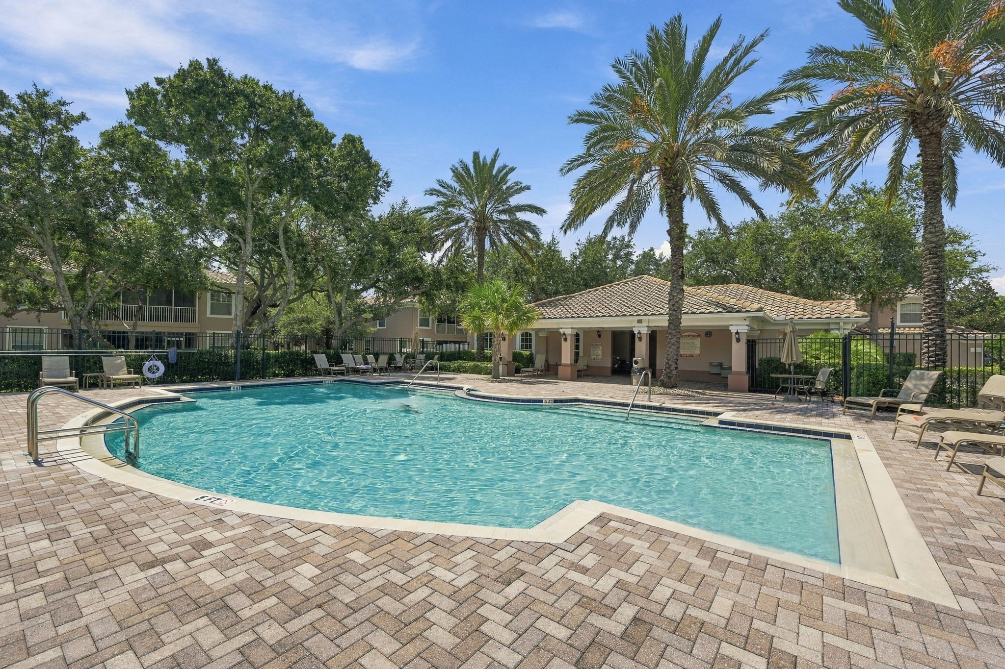 Coachman Reserve Pool8