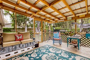 Screened-in Porch