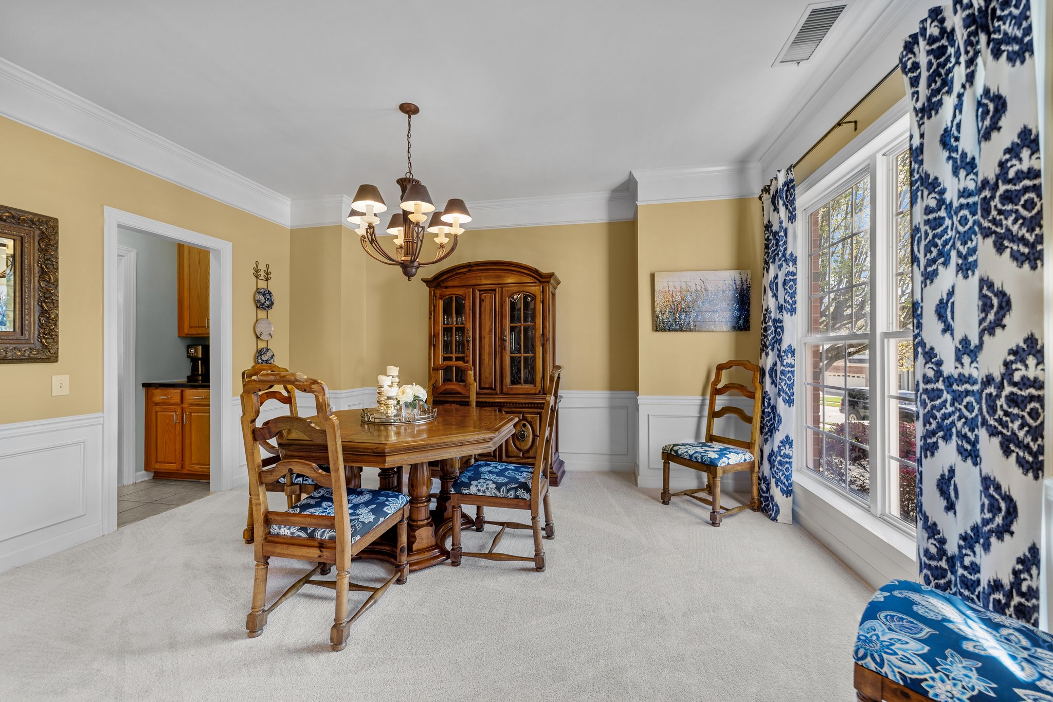 8020 Fairmeadows Dr, Charlotte, NC 28269