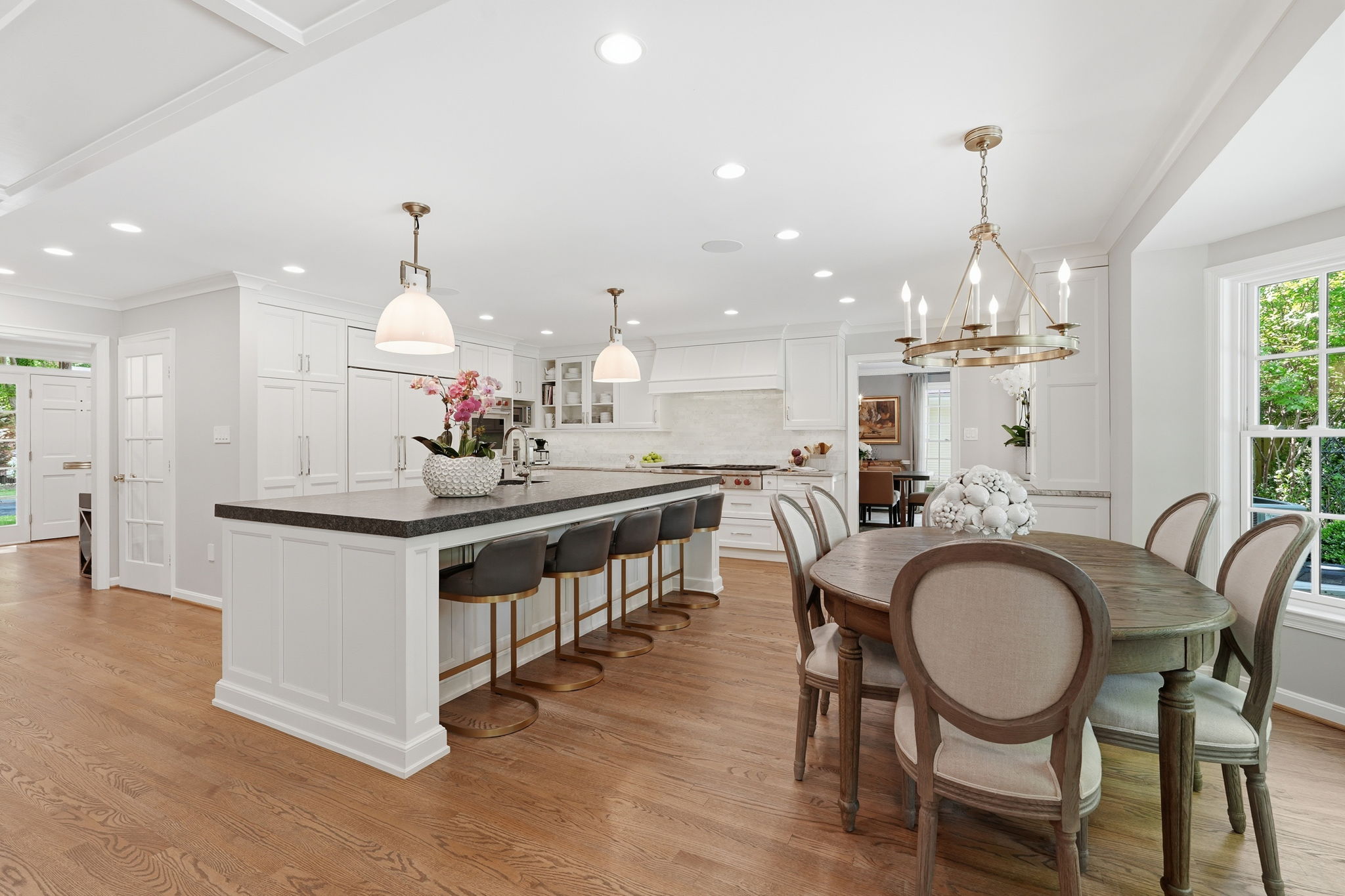 Gourmet Chef's Kitchen with Breakfast Area