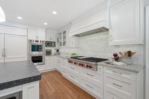 Gourmet Chef's Kitchen with Breakfast Area