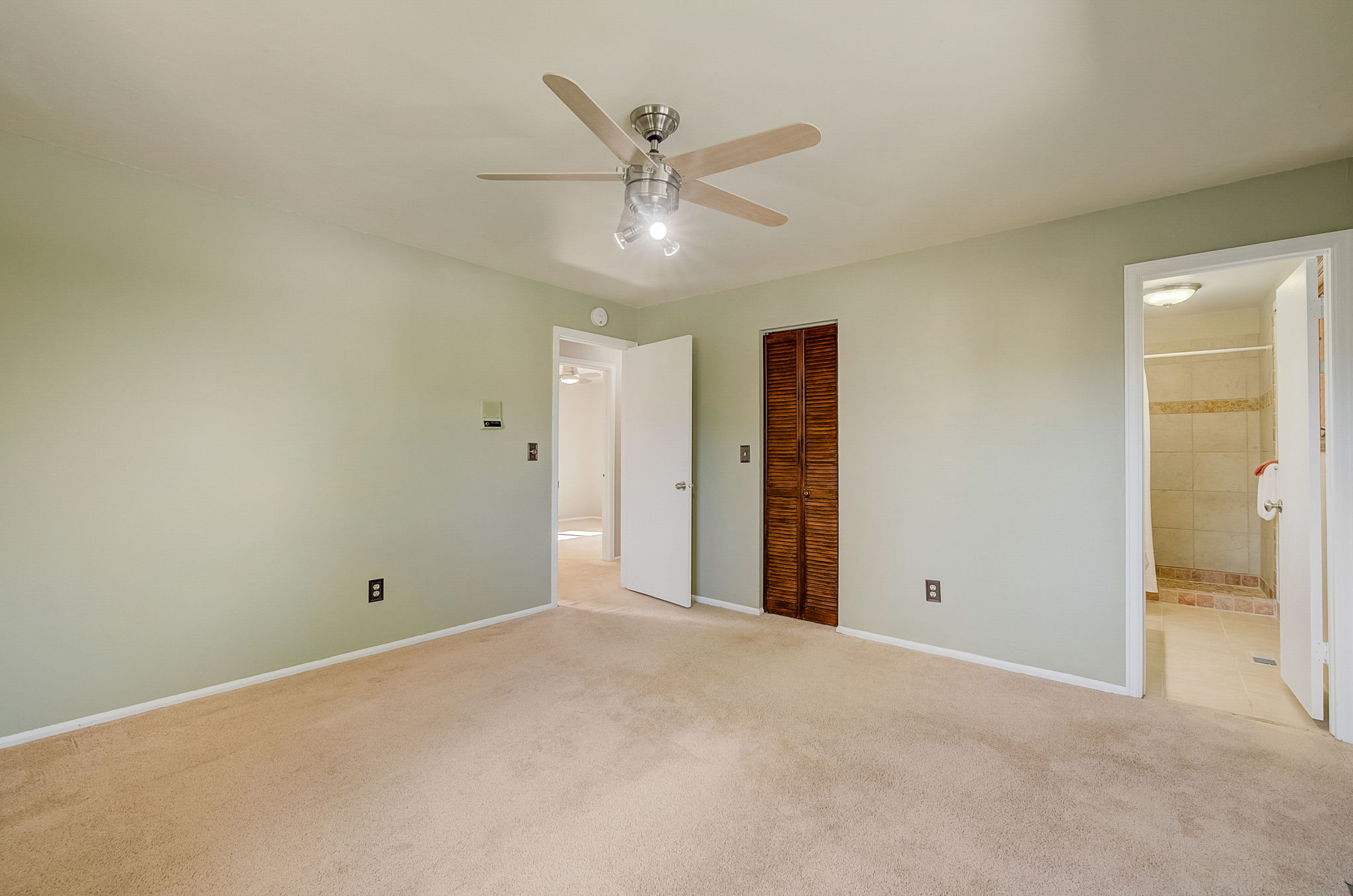 W Hoover Pl-058
