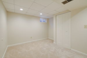 W Hoover Pl-064