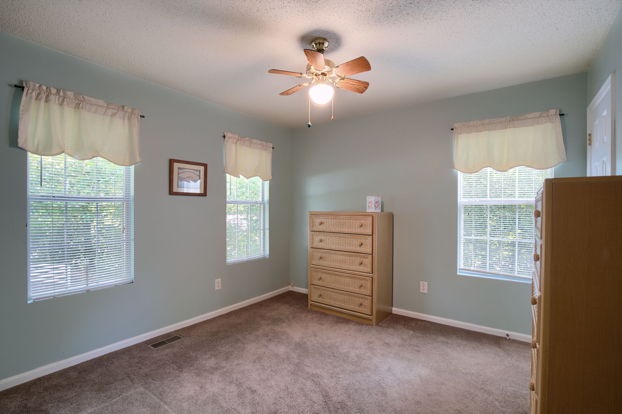 8024 Kitchener Dr, Gloucester, VA 23061 Creative Chameleon Media