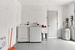  Photo 32
