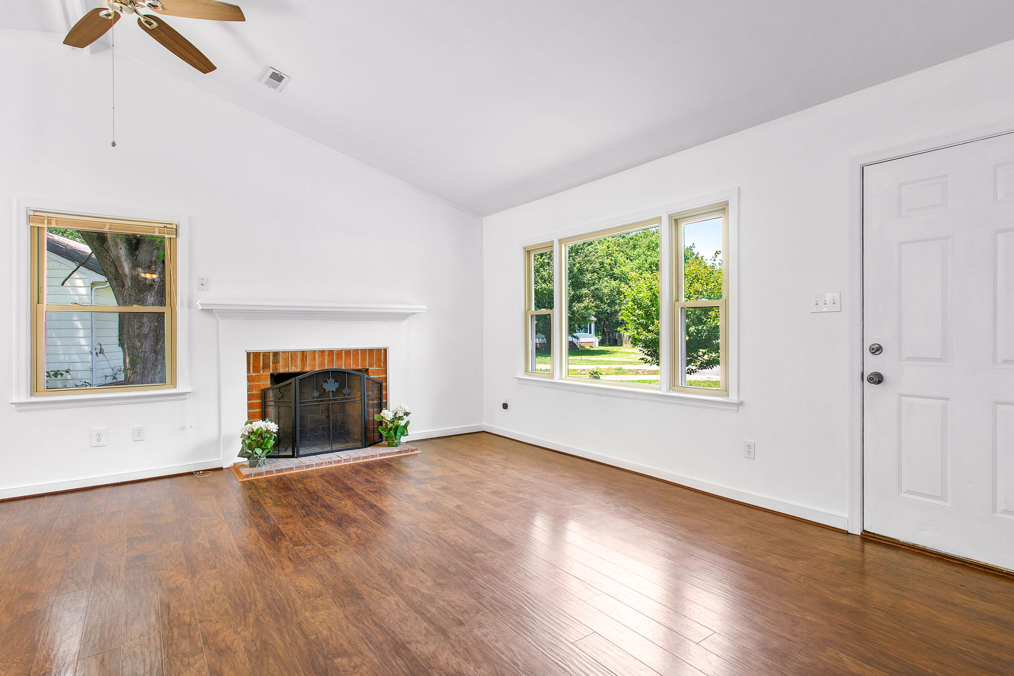 06-Living Room