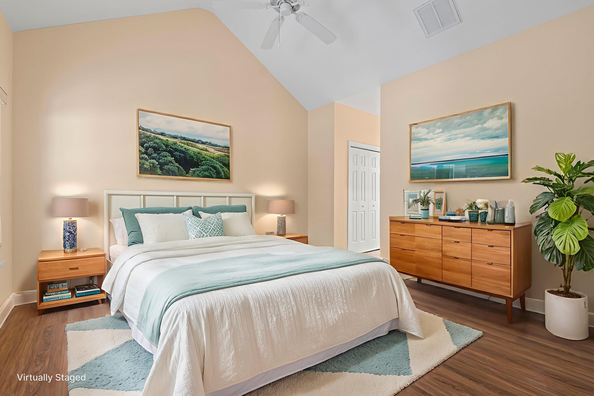 DSC00640 virtually staged.jpeg