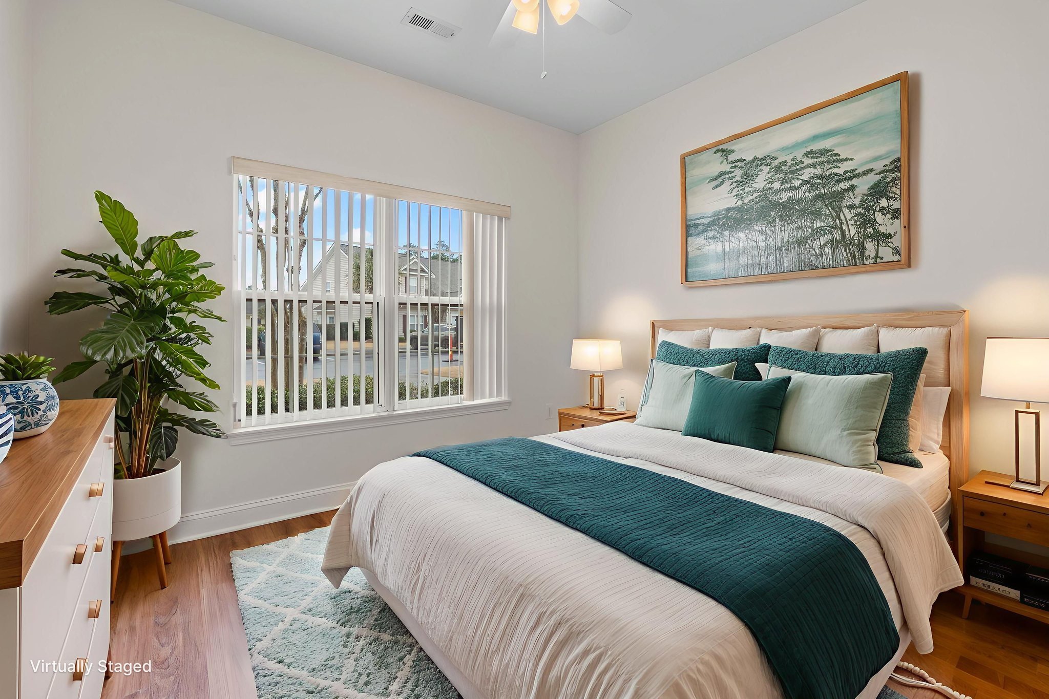 DSC00592 virtually staged.jpeg