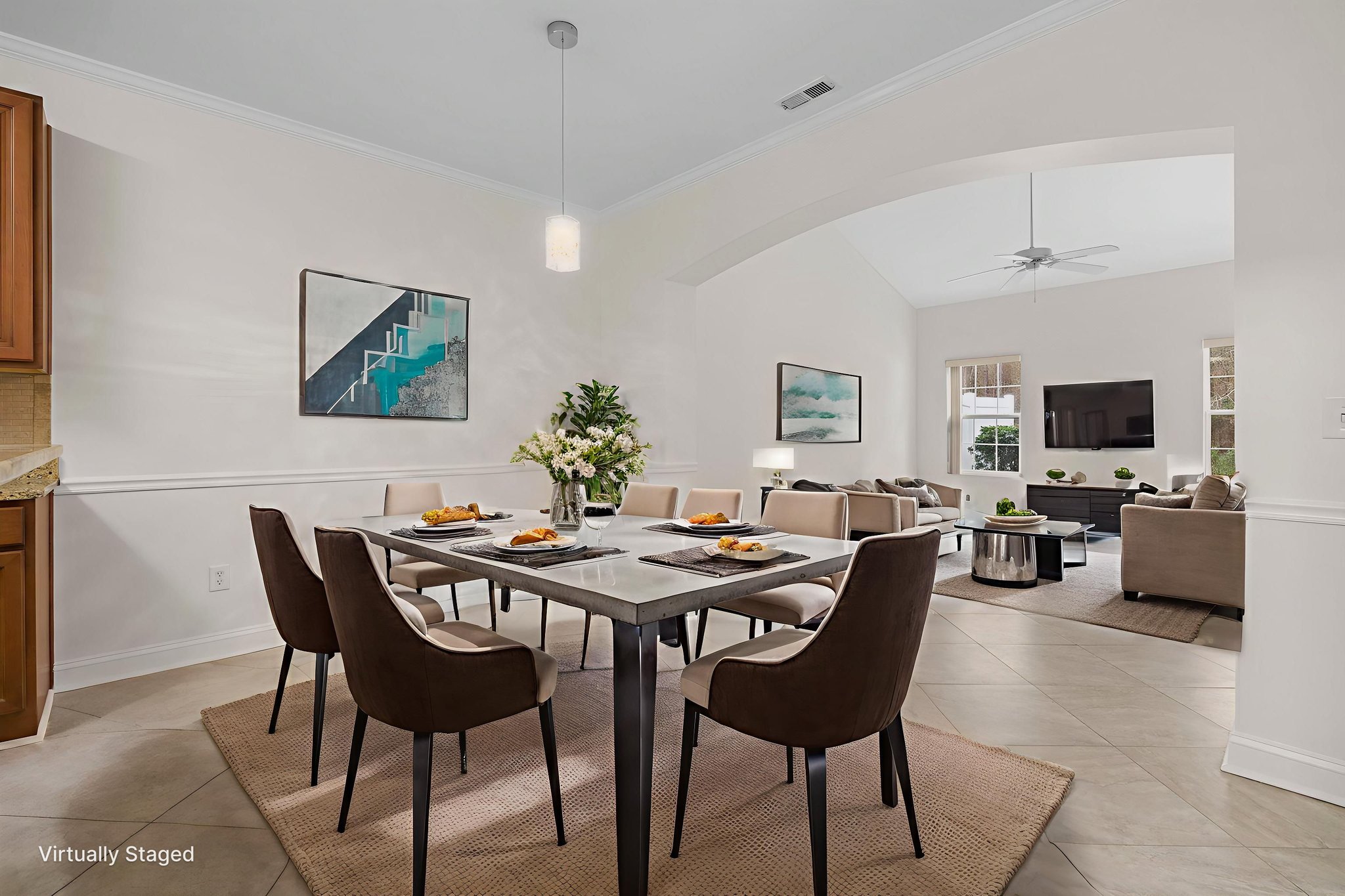 DSC00679 virtually staged.jpeg