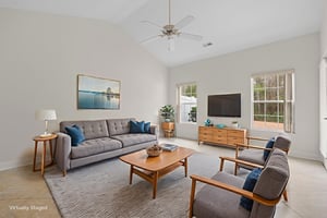 DSC00637 virtually staged.jpeg