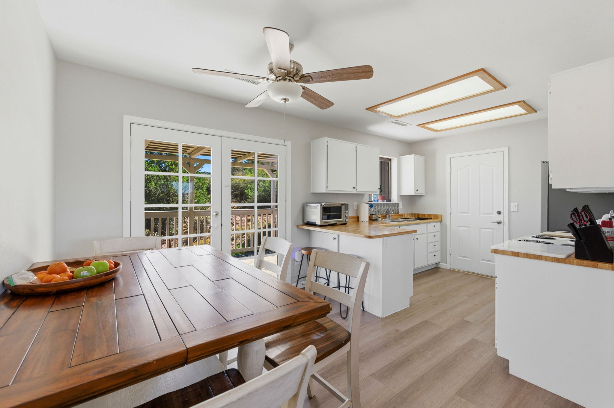 Dining Room to Kitchen