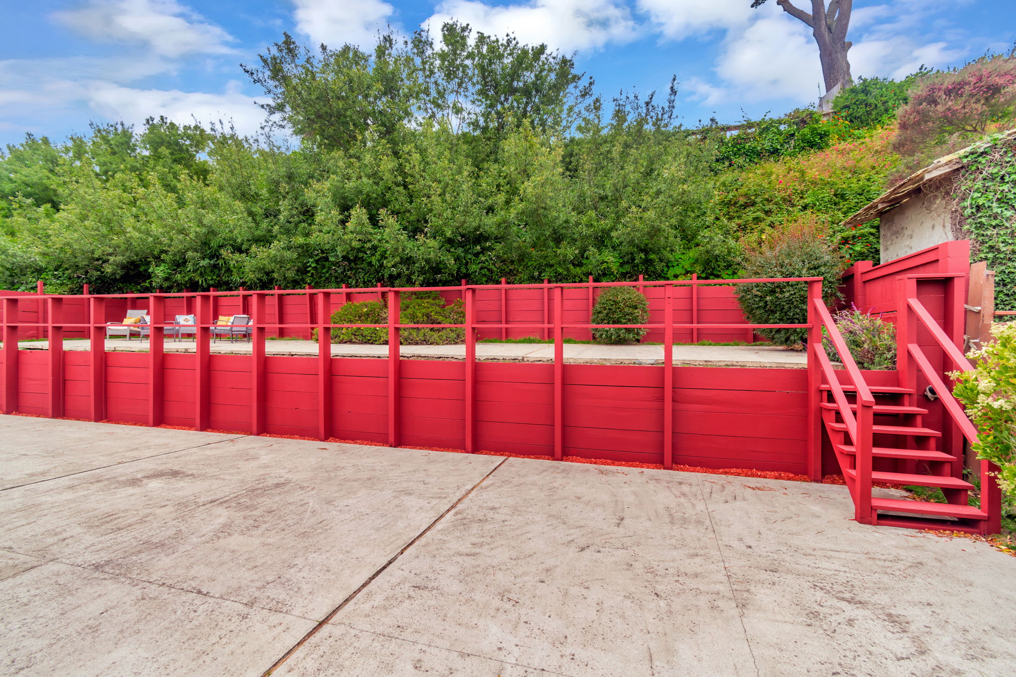 041_803 Thornhill Dr