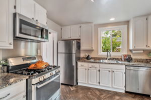 011_803 Thornhill Dr