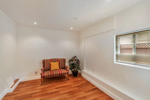020_803 Thornhill Dr