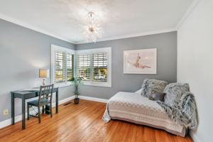 027_803 Thornhill Dr