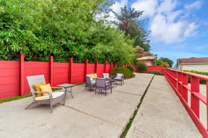 043_803 Thornhill Dr