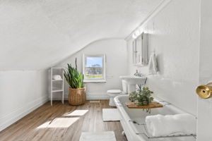  Photo 32