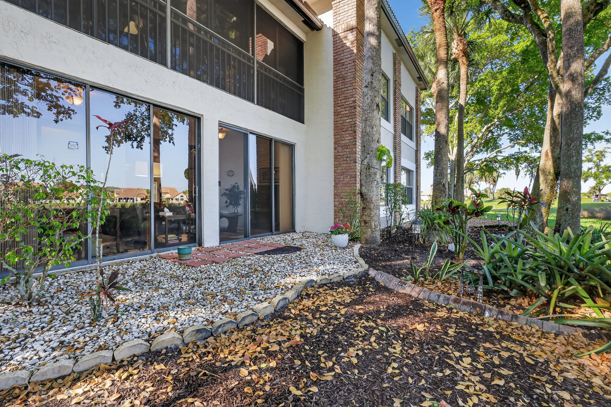  Photo 32