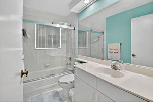  Photo 40
