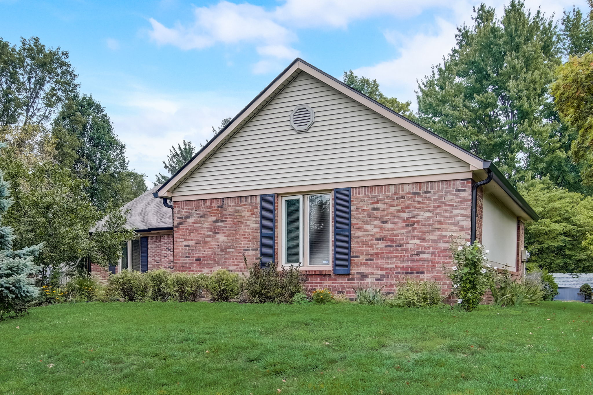 Springwater Dr W-002