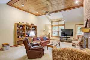 Springwater Dr W-006