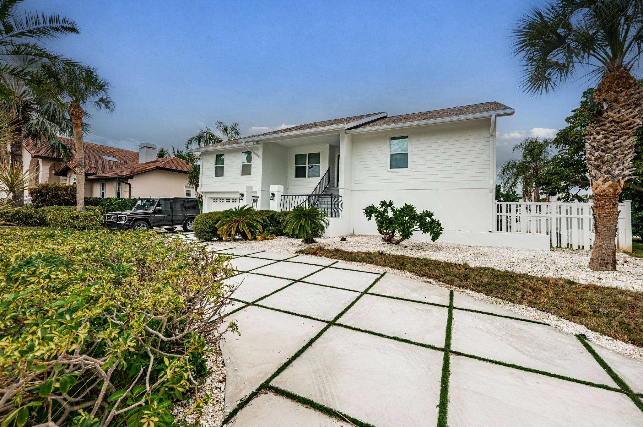 Front Exterior4