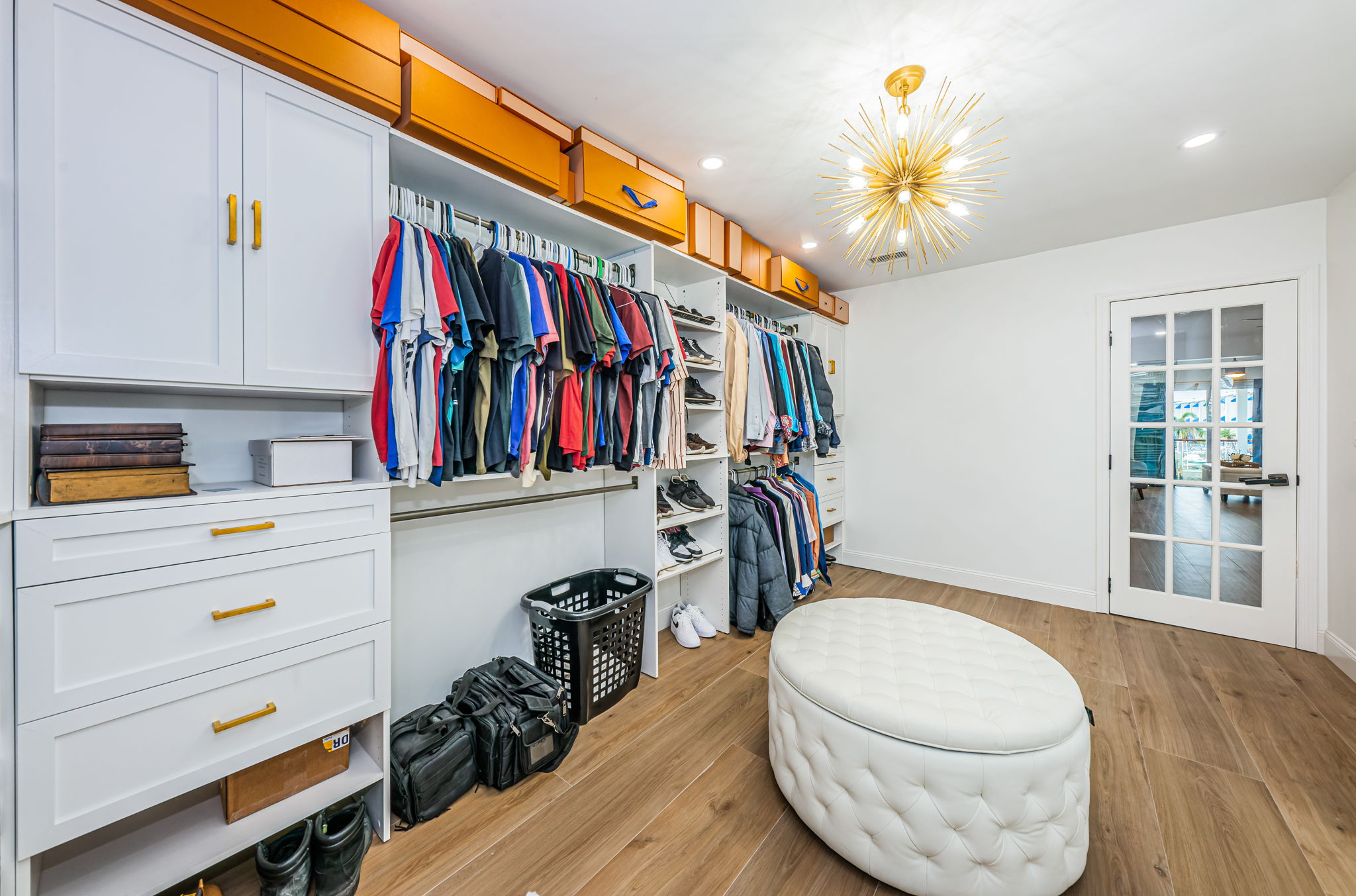 Master Bedroom Walk-in Closet1b