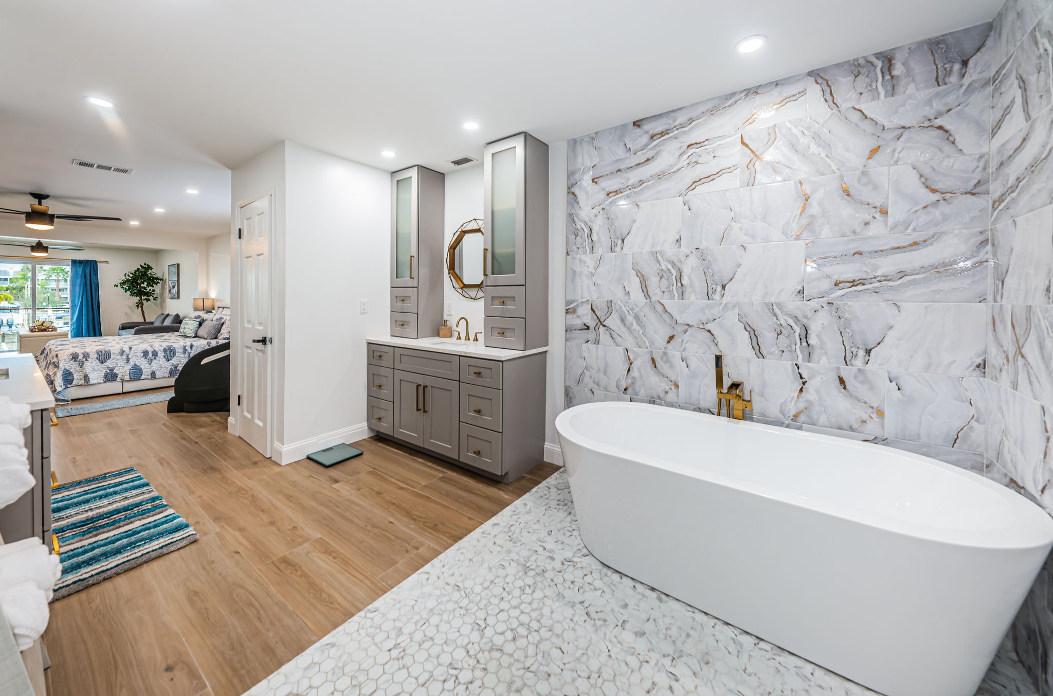 Master Bathroom1d