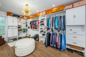 Master Bedroom Walk-in Closet1a