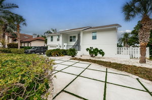 Front Exterior4