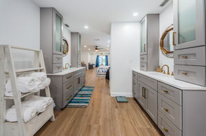 Master Bathroom1e