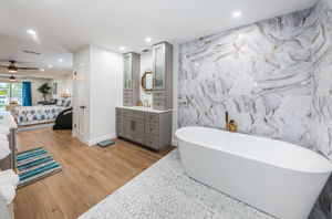 Master Bathroom1d