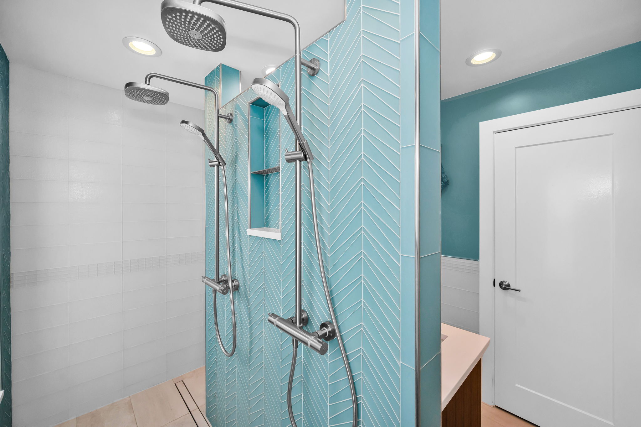 Primary Bathroom1c