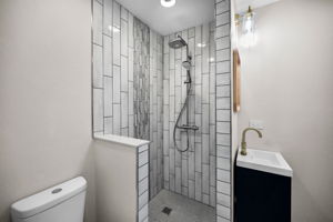 Jack n Jill Bathroom2a