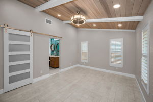 Primary Bedroom10b
