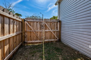 Fenced Sideyard3