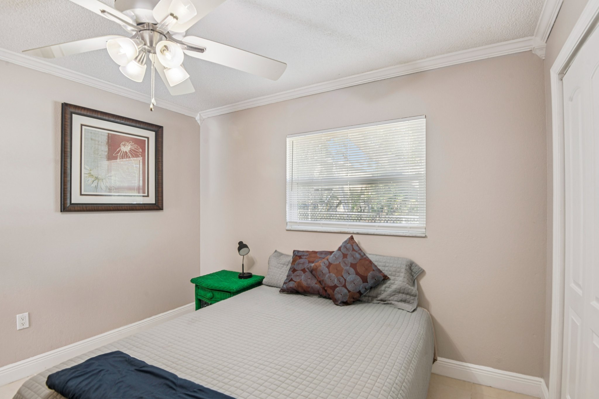 Robin Ave-S0503-026.jpg